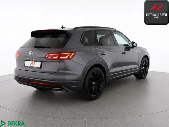 Volkswagen Touareg view 5