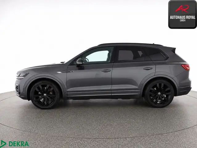 Volkswagen Touareg view 2