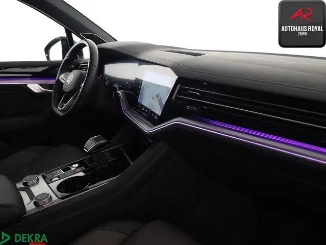 Volkswagen Touareg view 10
