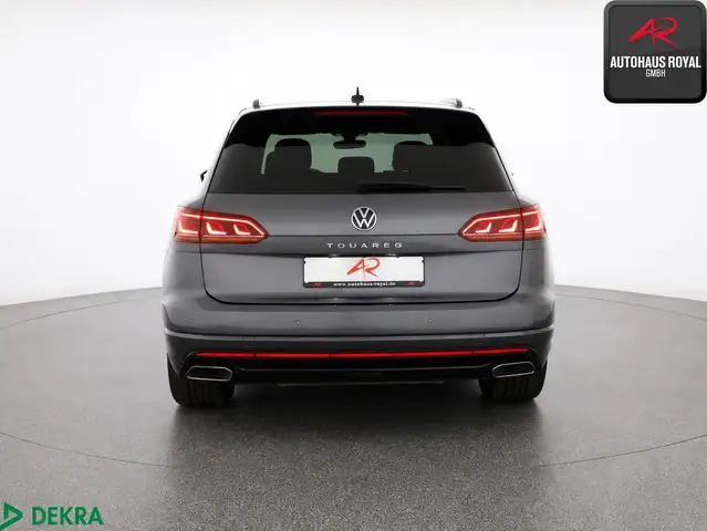 Volkswagen Touareg view 4