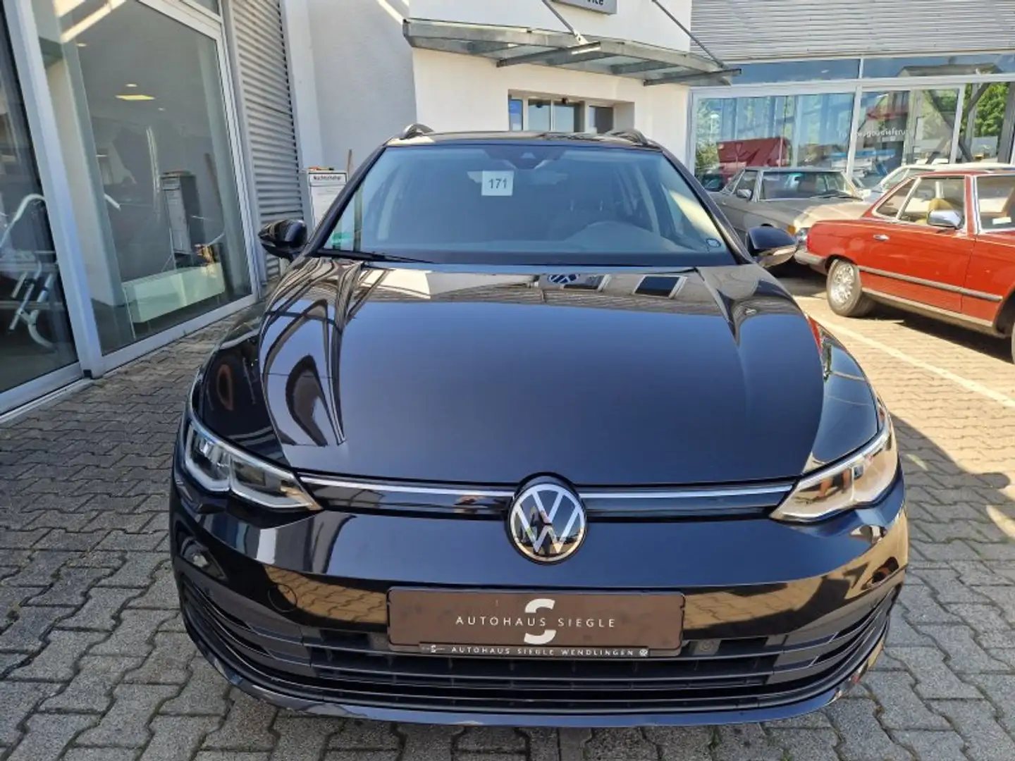 Volkswagen Golf VIII Variant 2.0 TDI Life AHK DSG Navi LED Kamera Schwarz - 2