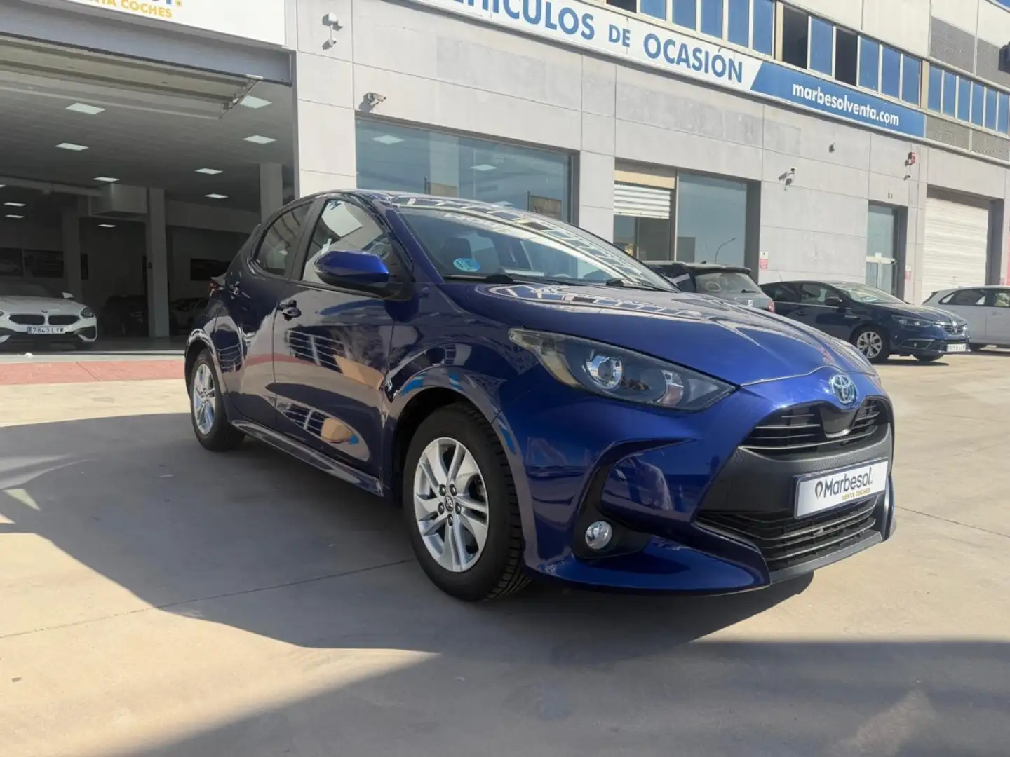 Toyota Yaris Pequeño Automático de 5 Puertas Azul - 2