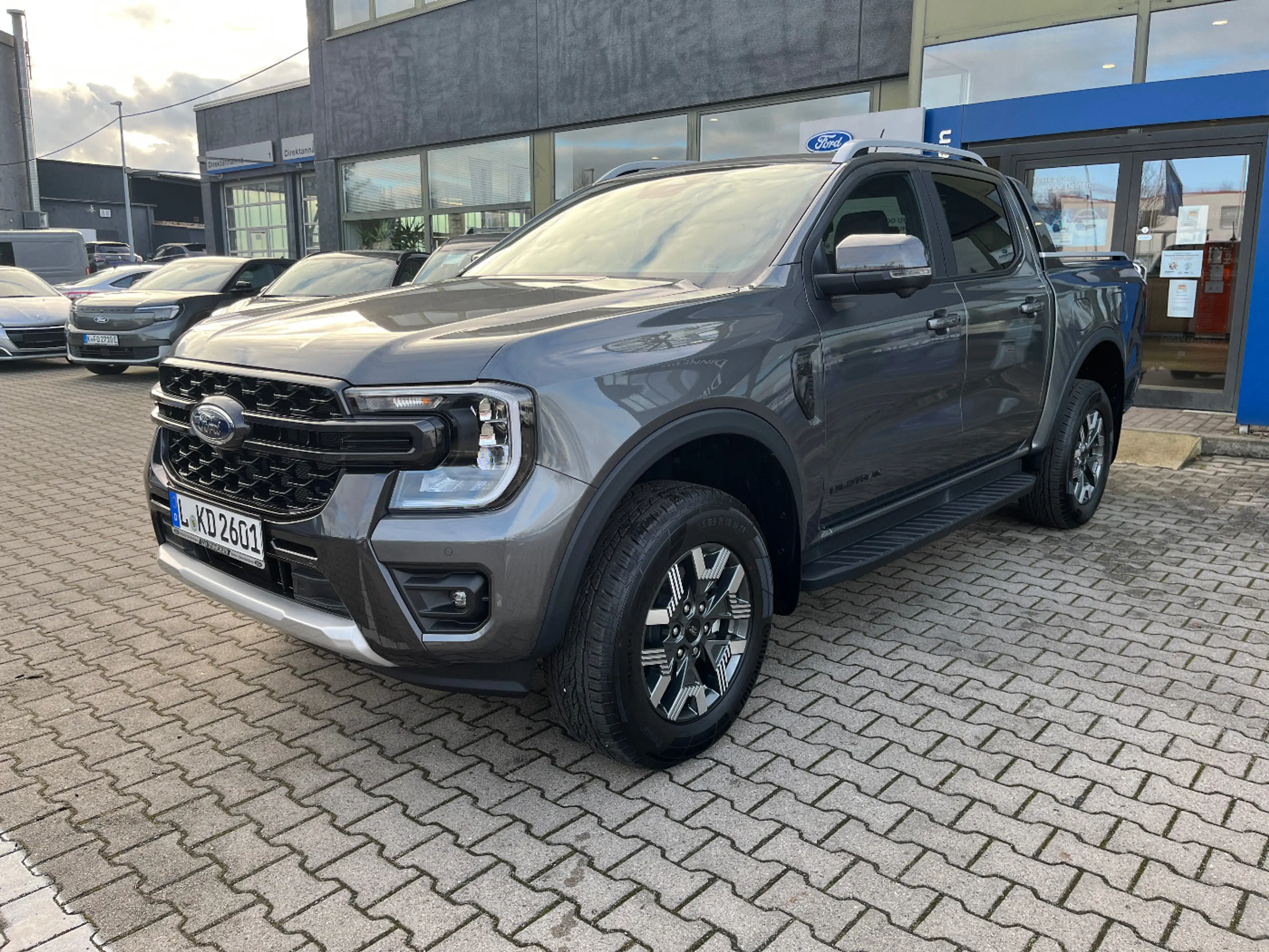 Ford Ranger DoKa 2.3l PHEV Wildtrak 207 kW AHK+360° — photo 2