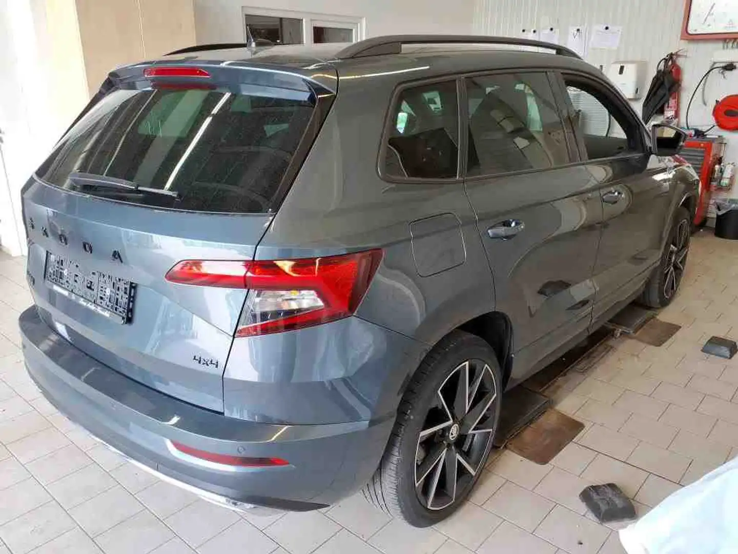 Skoda Karoq Sportline 2.0 TDI DSG 4x4 AHK ACC Amundsen AHK ACC Grau - 2