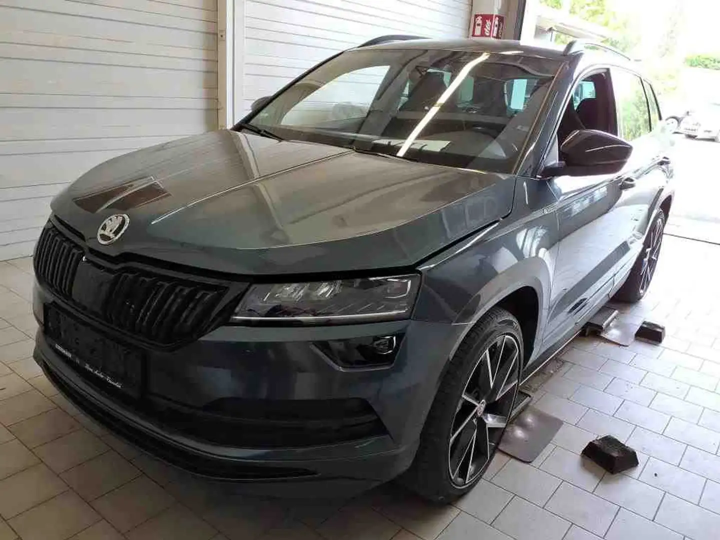 Skoda Karoq Sportline 2.0 TDI DSG 4x4 AHK ACC Amundsen AHK ACC Grau - 2