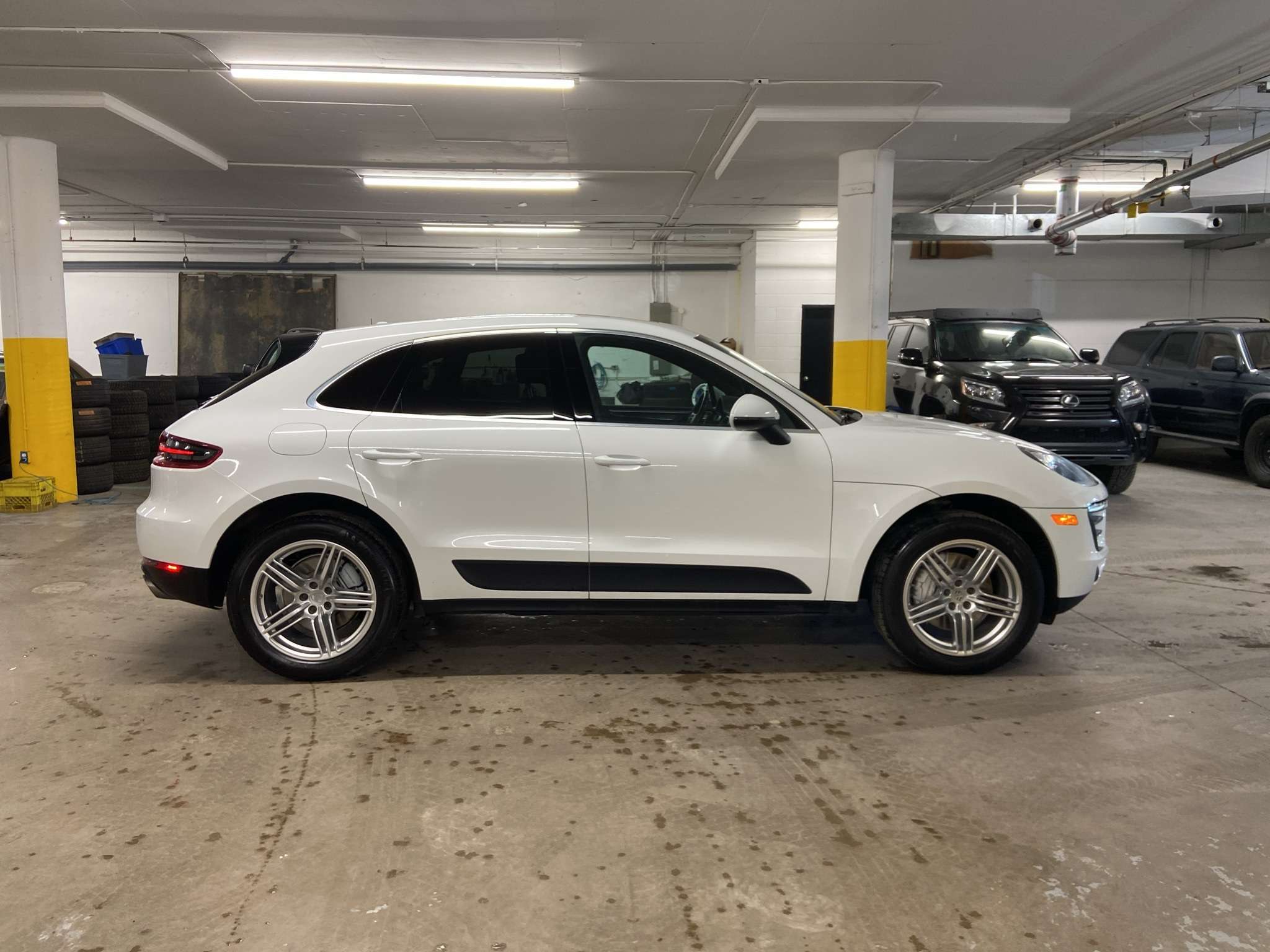 2015 Porsche Macan S AWD PANO ROOF NAV LEATHER/SUEDE INSERTS alt 4