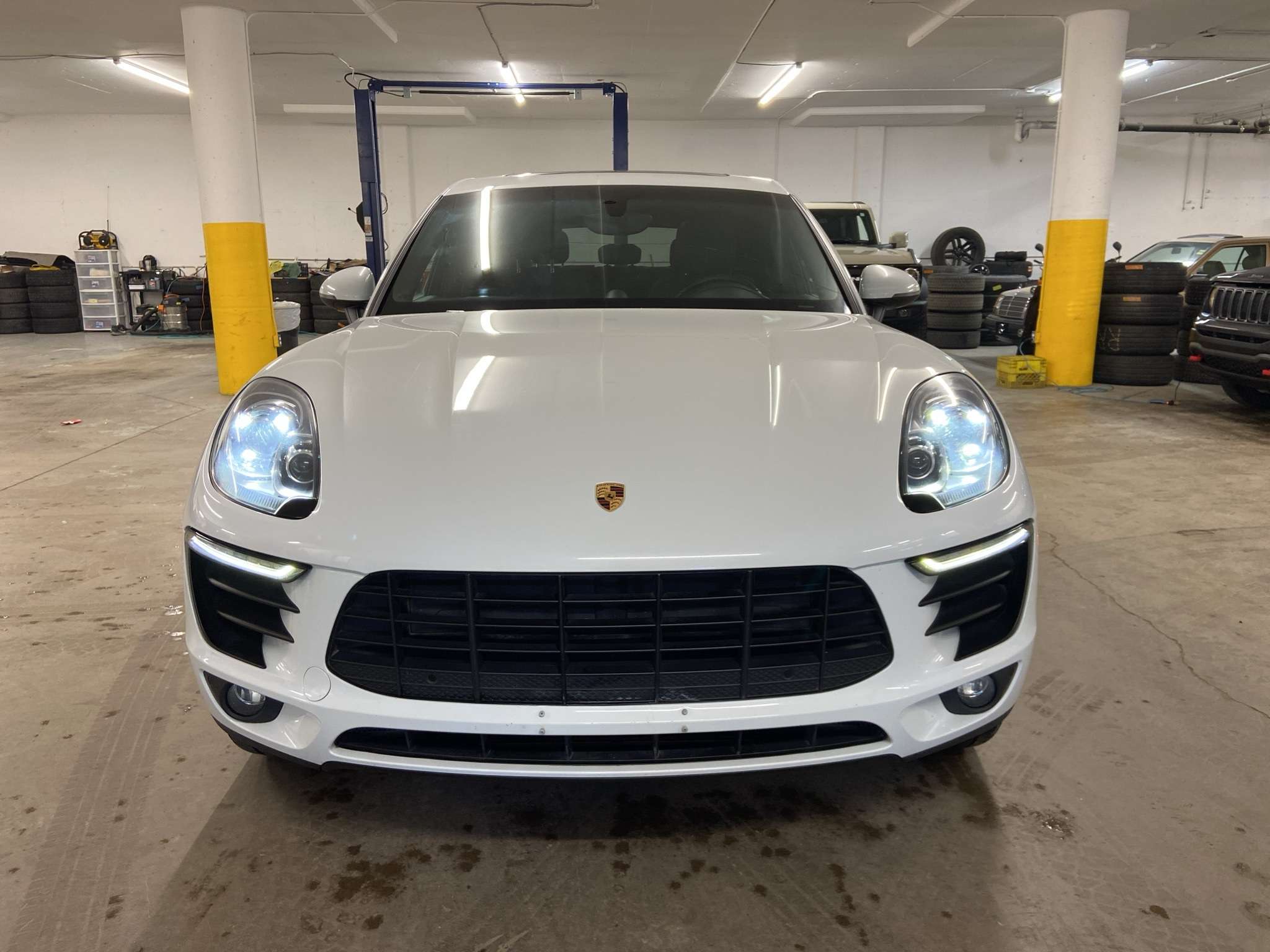 2015 Porsche Macan S AWD PANO ROOF NAV LEATHER/SUEDE INSERTS alt 2