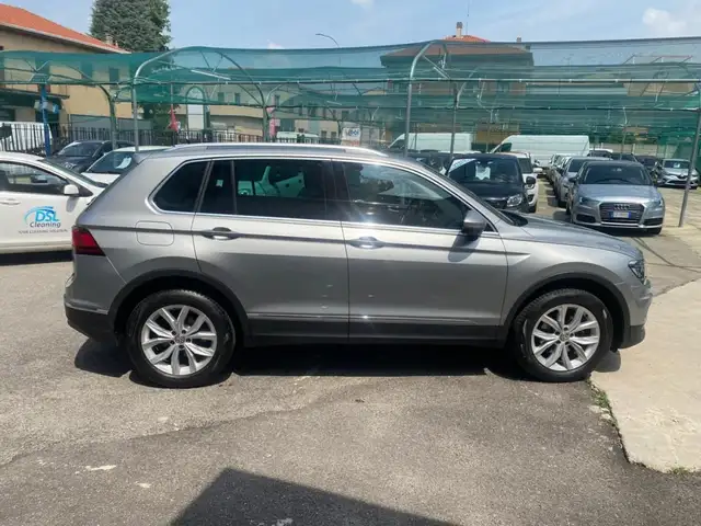 Volkswagen Tiguan view 6