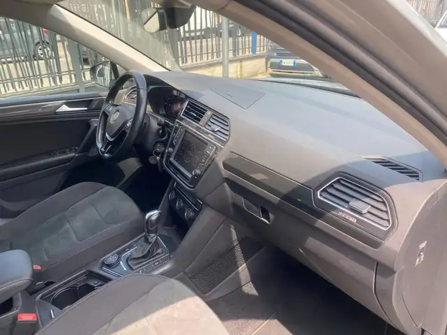 Volkswagen Tiguan view 13