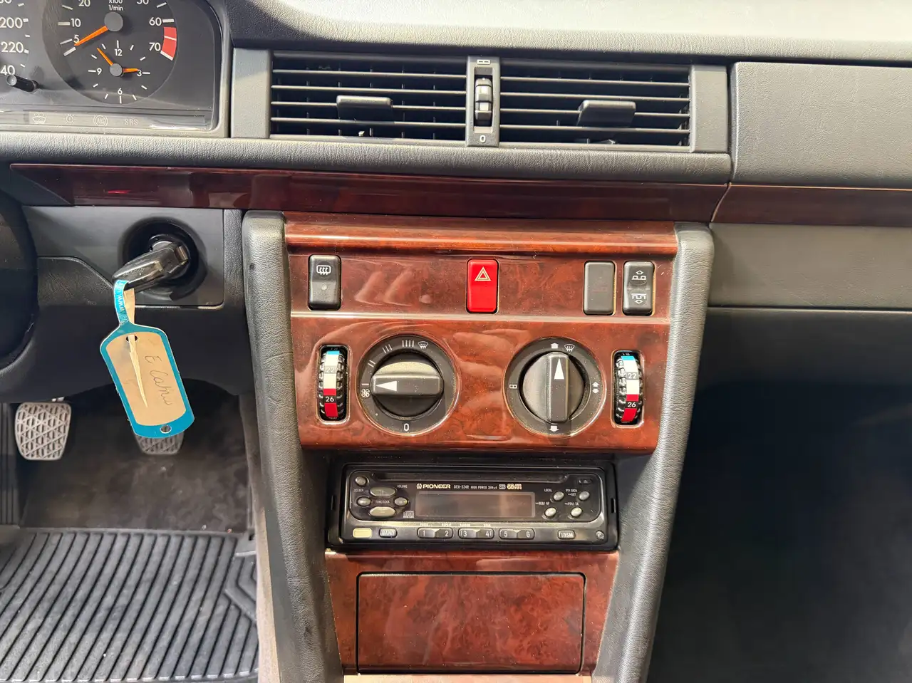 Mercedes-Benz E 220 Oldtimer!!! Cabrio 1ste eigenaar en als nieuw!, foto 10