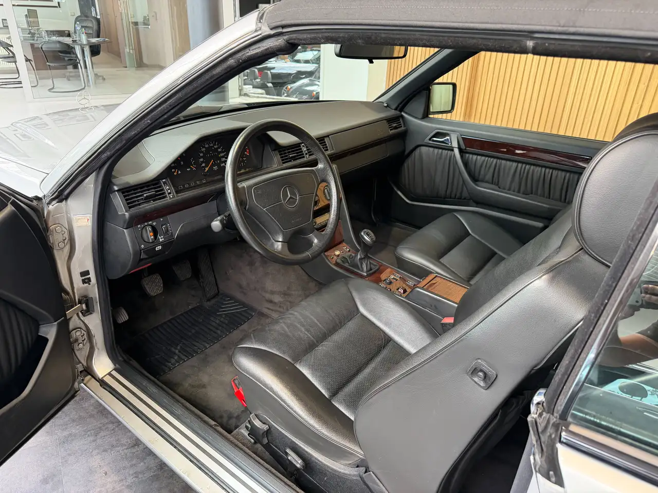Mercedes-Benz E 220 Oldtimer!!! Cabrio 1ste eigenaar en als nieuw!, foto 7