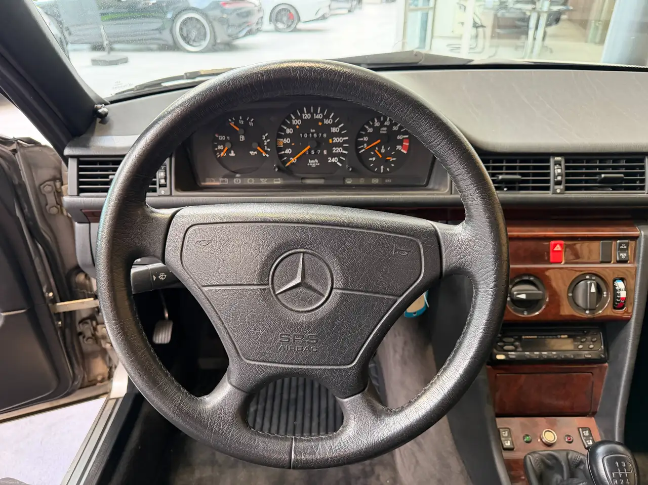 Mercedes-Benz E 220 Oldtimer!!! Cabrio 1ste eigenaar en als nieuw!, foto 9