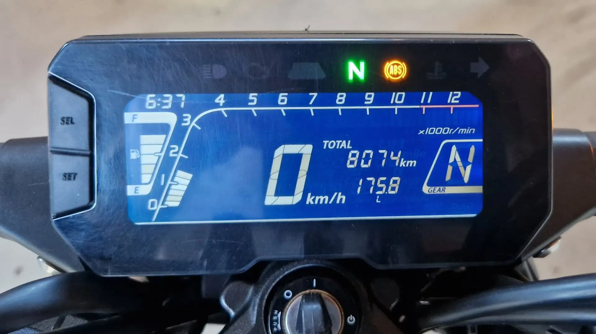 Honda CB 125 R Grau - 2