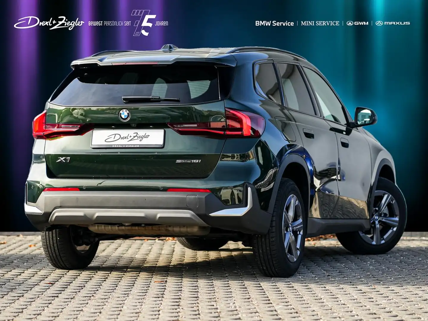 BMW X1 sDrive18i AHK PANO RFK SpSitze TravelPaket Verde - 2