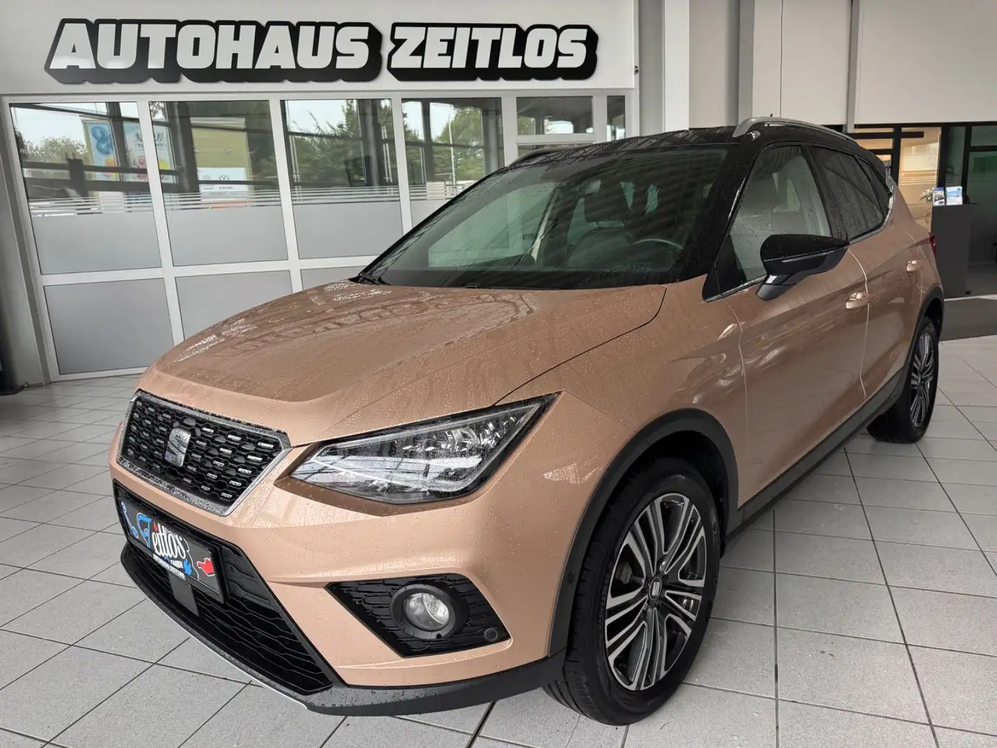 SEAT Arona Xcellence *CarPlay*Navi*LED*SHZ*PDC*Kamera Beige - 1