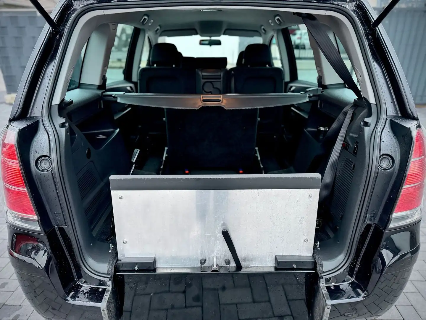 Opel Zafira 'Behindertengerecht-Rampe' Schwarz - 2