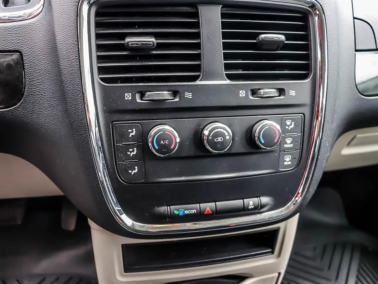 Dodge Grand Caravan fotografie Dodge Grand Caravan