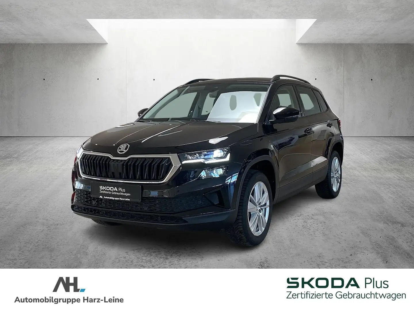 Skoda Karoq 1.5 TSI Elegance DSG AHK Navi RFK LED Zwart - 1