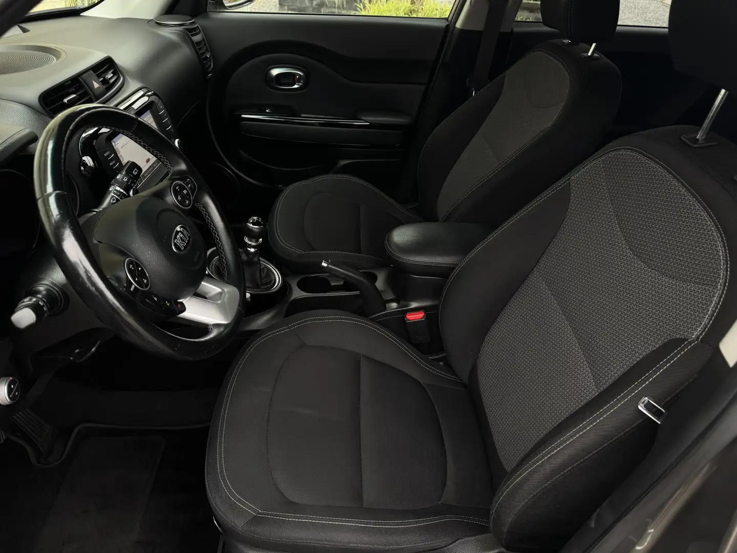 Kia Soul 1.6 132pk DreamTeam Navi Camera Clima StuurVerwarm Grijs - 2