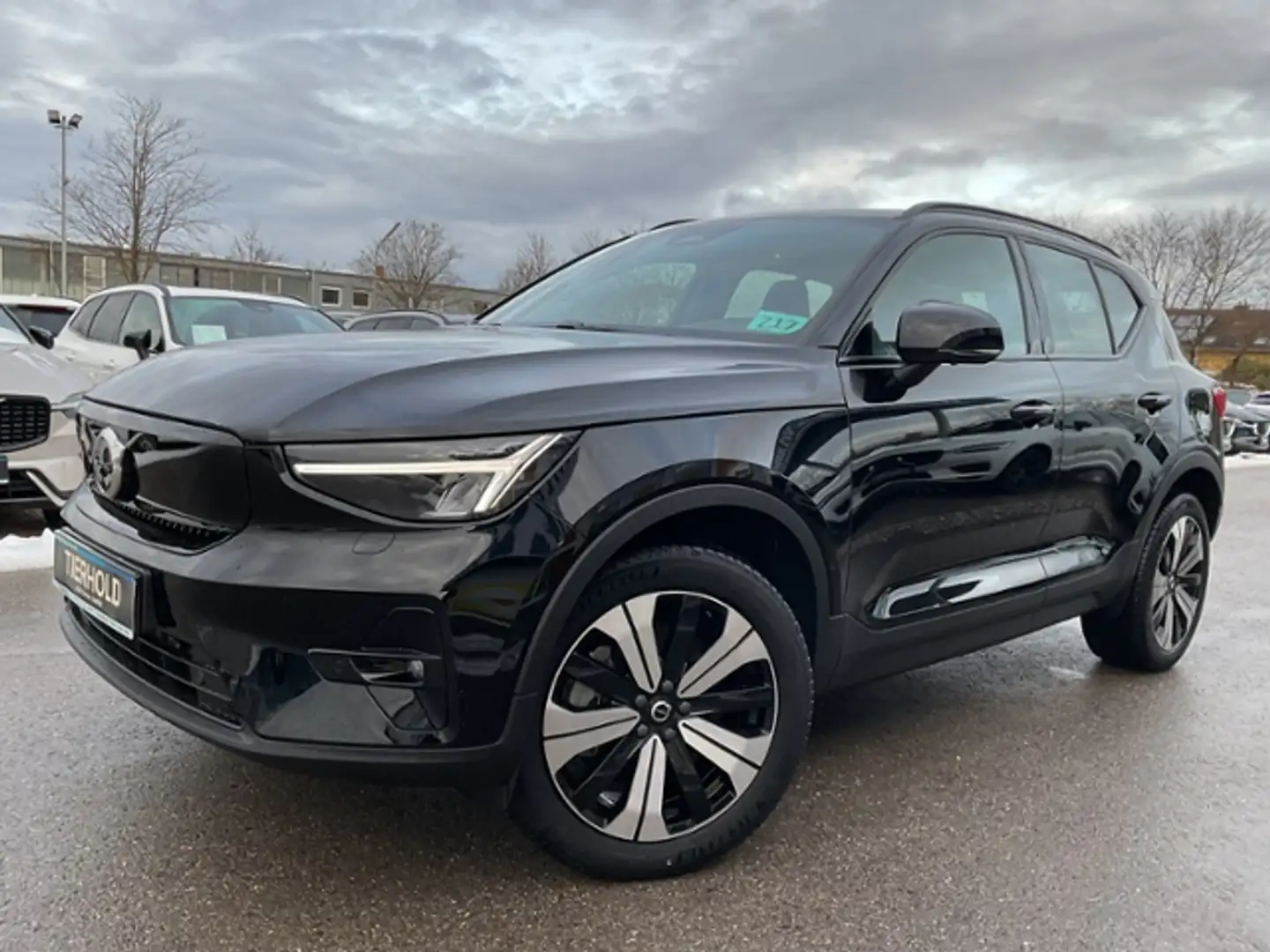Volvo XC40 P8 Ultimate Pure Electric AWD PANO ACC 360° Schwarz - 2