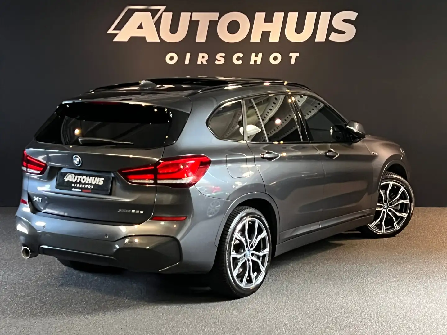 BMW X1 XDrive25e High Executive M Edition Pano/ HeadUp/ C Grijs - 2