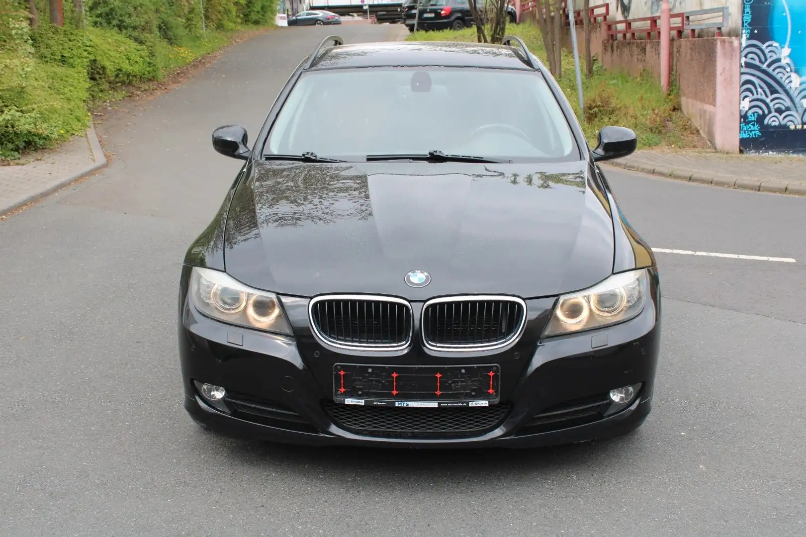 BMW 318 i Touring 6 Gang Klimaaut. Leder Xenon Schwarz - 2