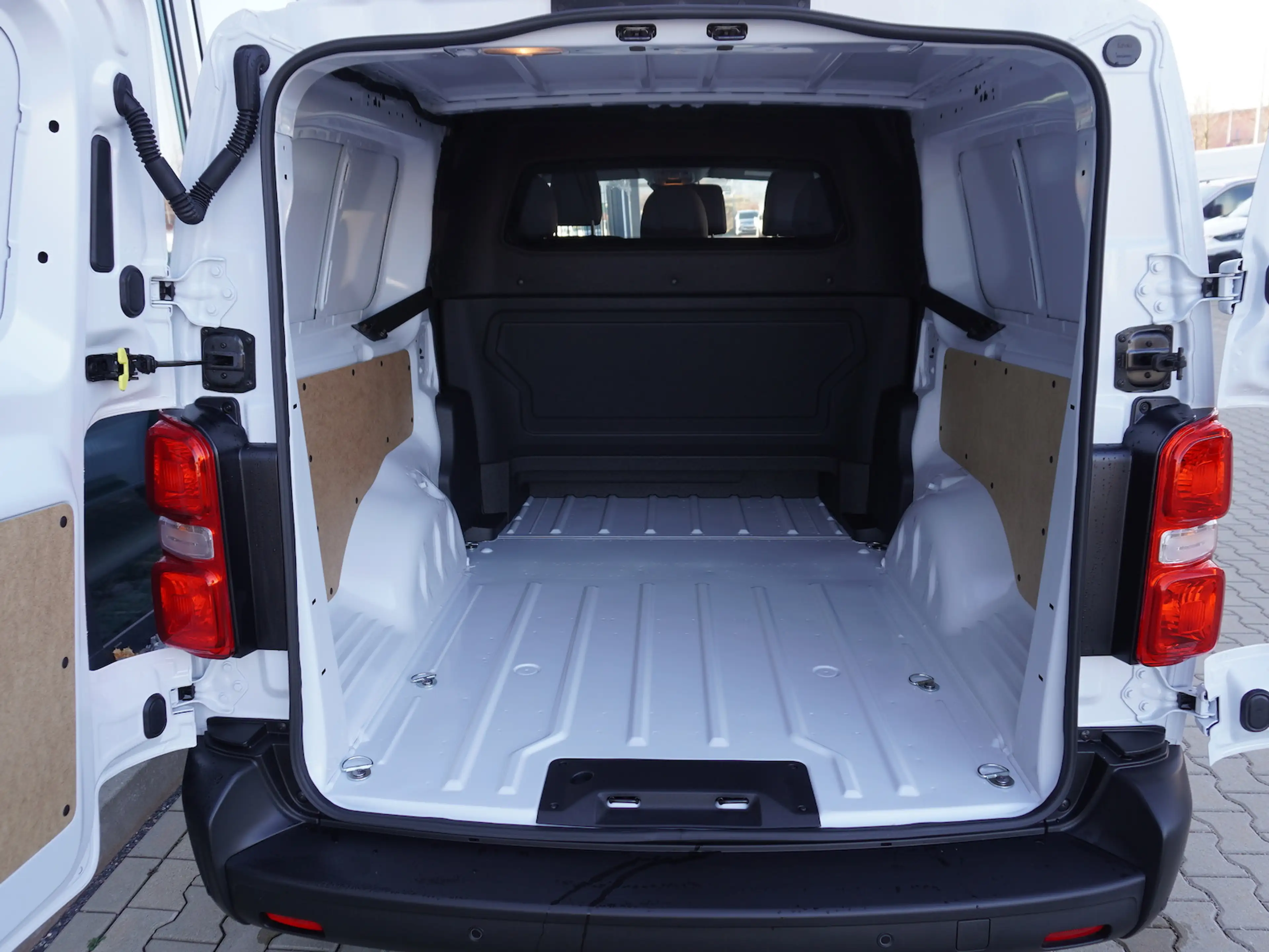 Fiat Scudo Multicab L3 2.2 150 / 6-Sitzer + 10-Zoll — photo 6