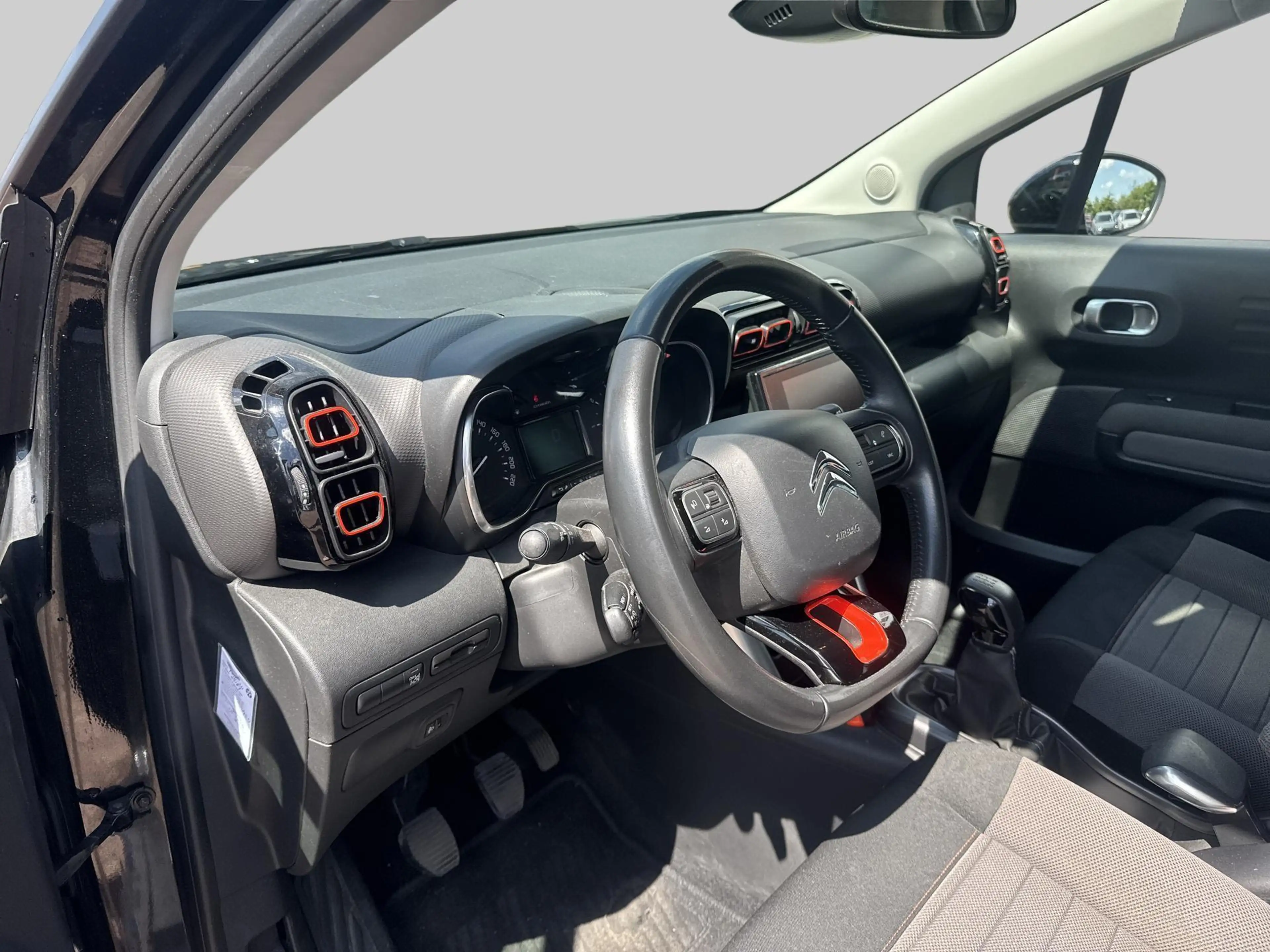 Citroen C3 Aircross 1.2 PureTech S&S Shine — photo 13