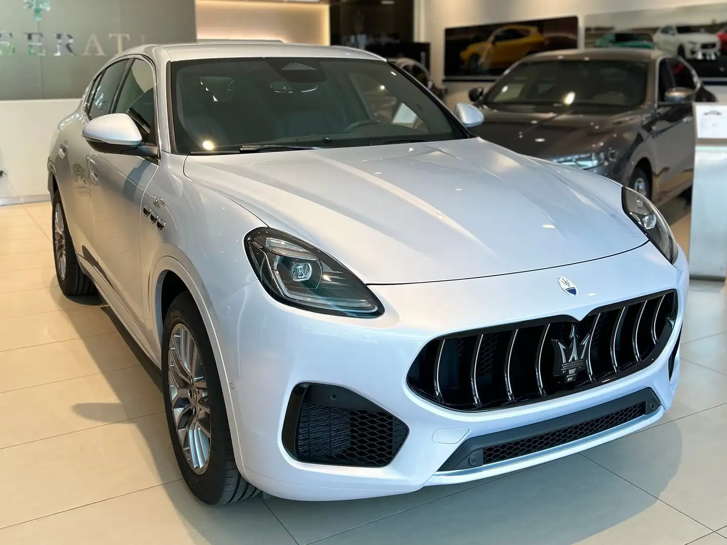 Maserati Grecale 2.0 mhev GT 250cv auto Wit - 1