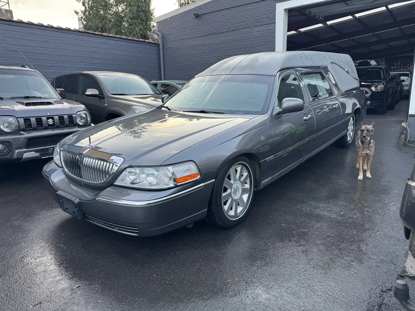 Cadillac Brougham Corbillard V8 2005 pret a l emploie  * car-pass * Grau - 1