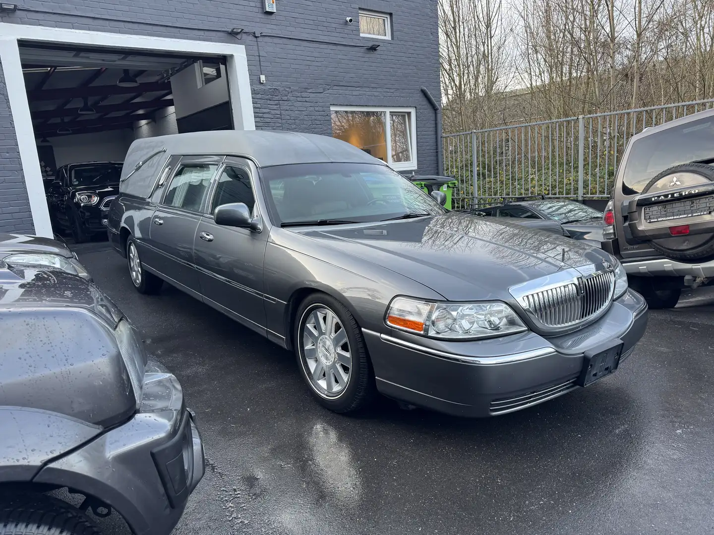 Cadillac Brougham Corbillard V8 2005 pret a l emploie  * car-pass * Grau - 2