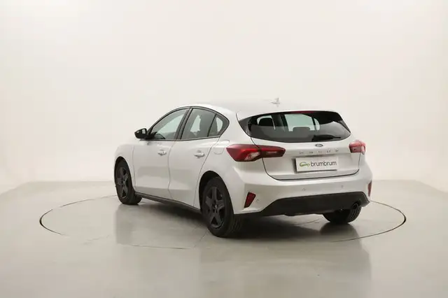 Ford Focus view 3