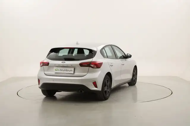 Ford Focus view 5