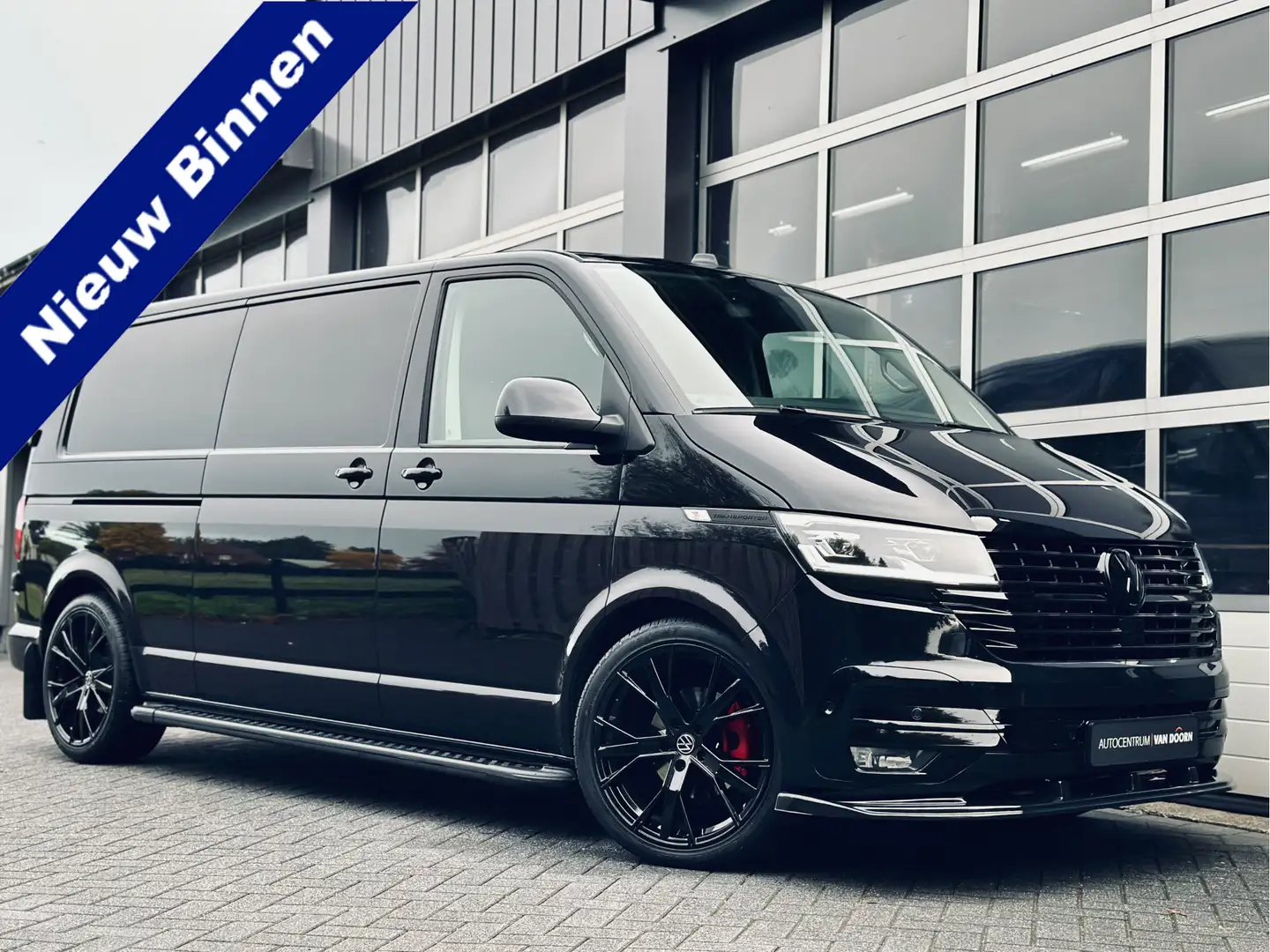 Volkswagen T6.1 Transporter 2.0 TDI 150pk | DSG | Bulli Black Edition | Lang L Negro - 1