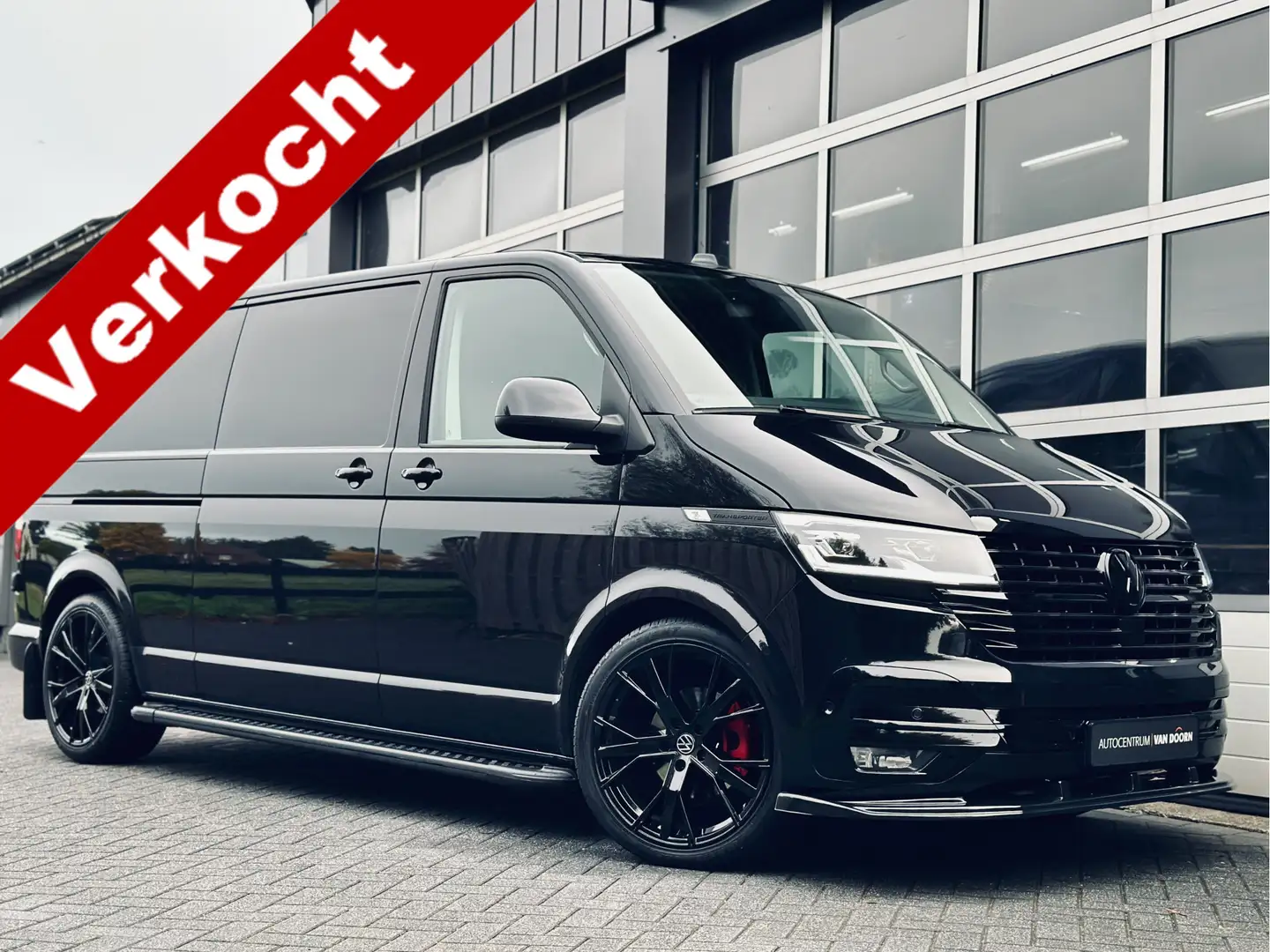 Volkswagen T6.1 Transporter 2.0 TDI 150pk | DSG | Bulli Black Edition | Lang L Zwart - 1