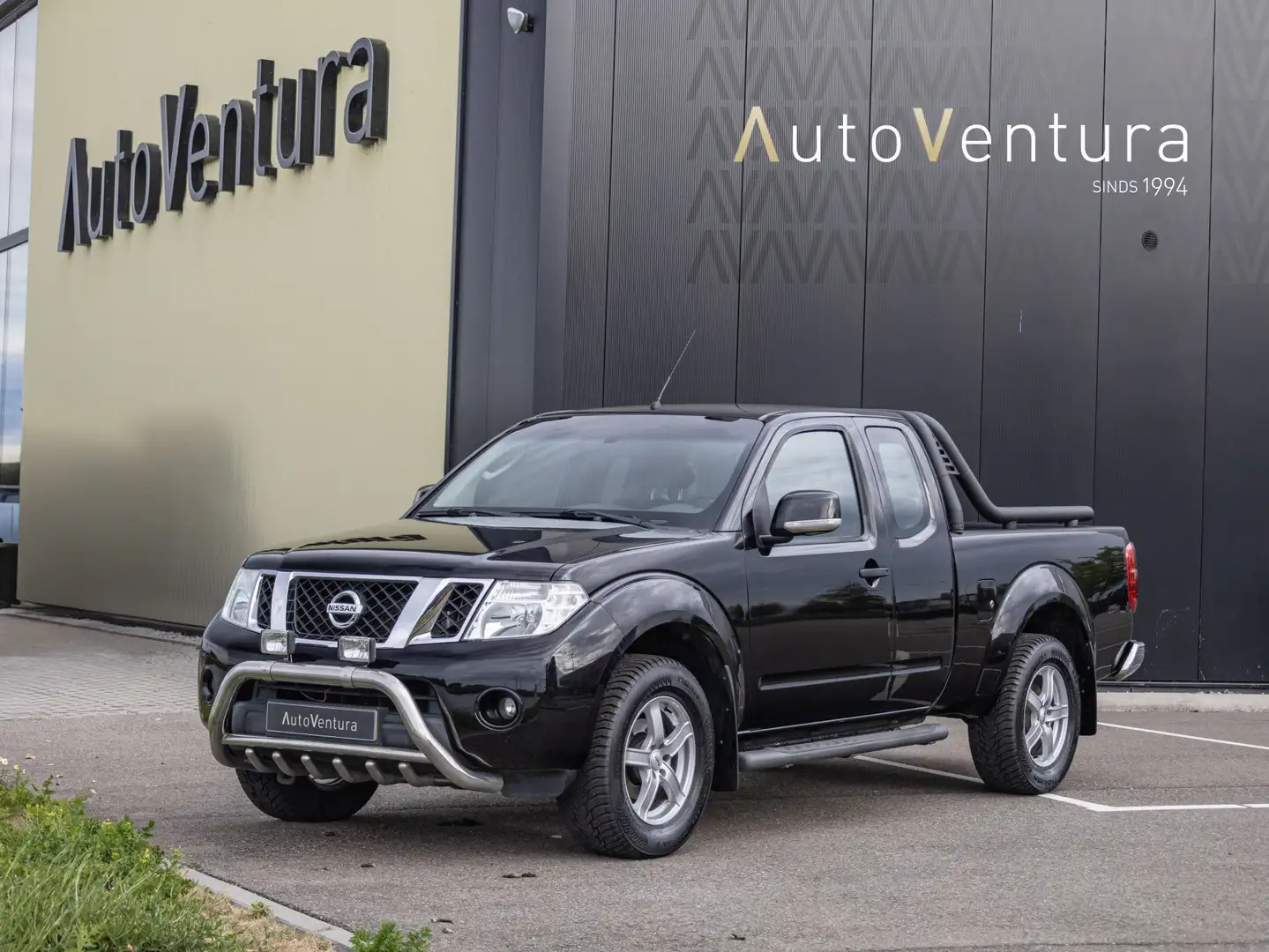 Nissan Navara 2.5 dCi Optima King Cab l Trekhaak l bumperbeugel Zwart - 1