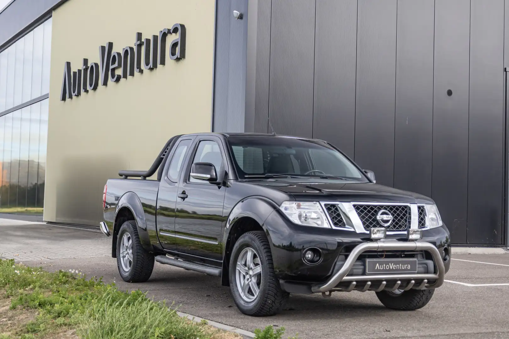 Nissan Navara 2.5 dCi Optima King Cab l Trekhaak l bumperbeugel Zwart - 2
