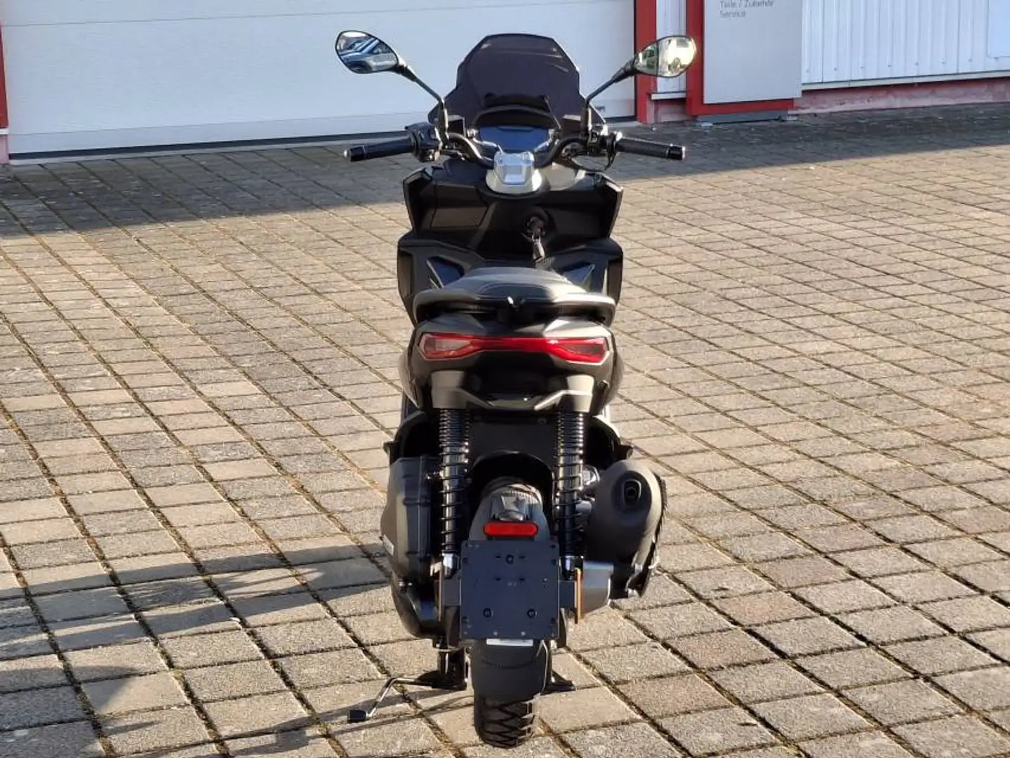 Aprilia SR GT 200 ABS Zwart - 2