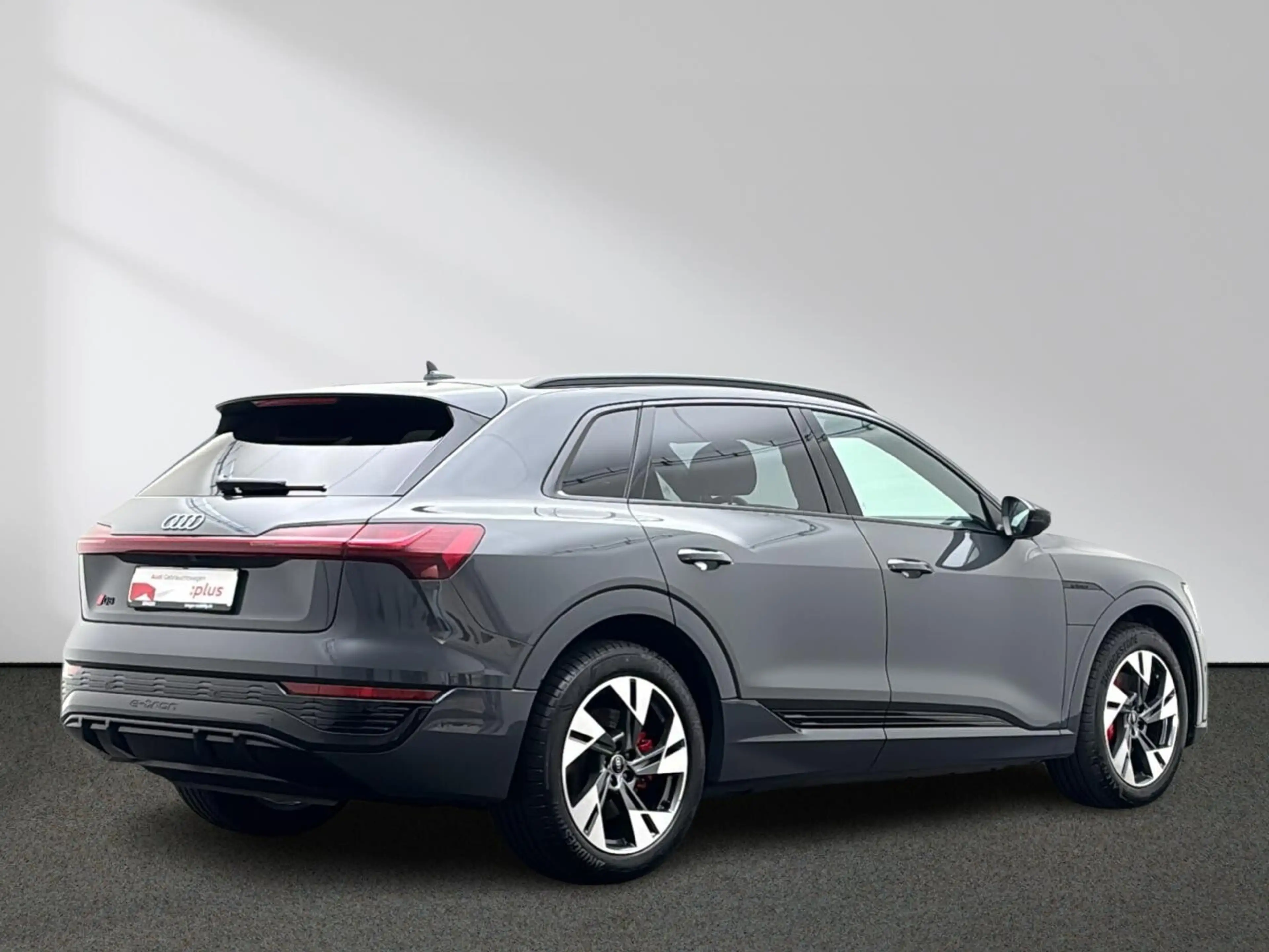 Audi Q8 e-tron 50 S line quattro MMI Matrix HUD ACC — photo 3