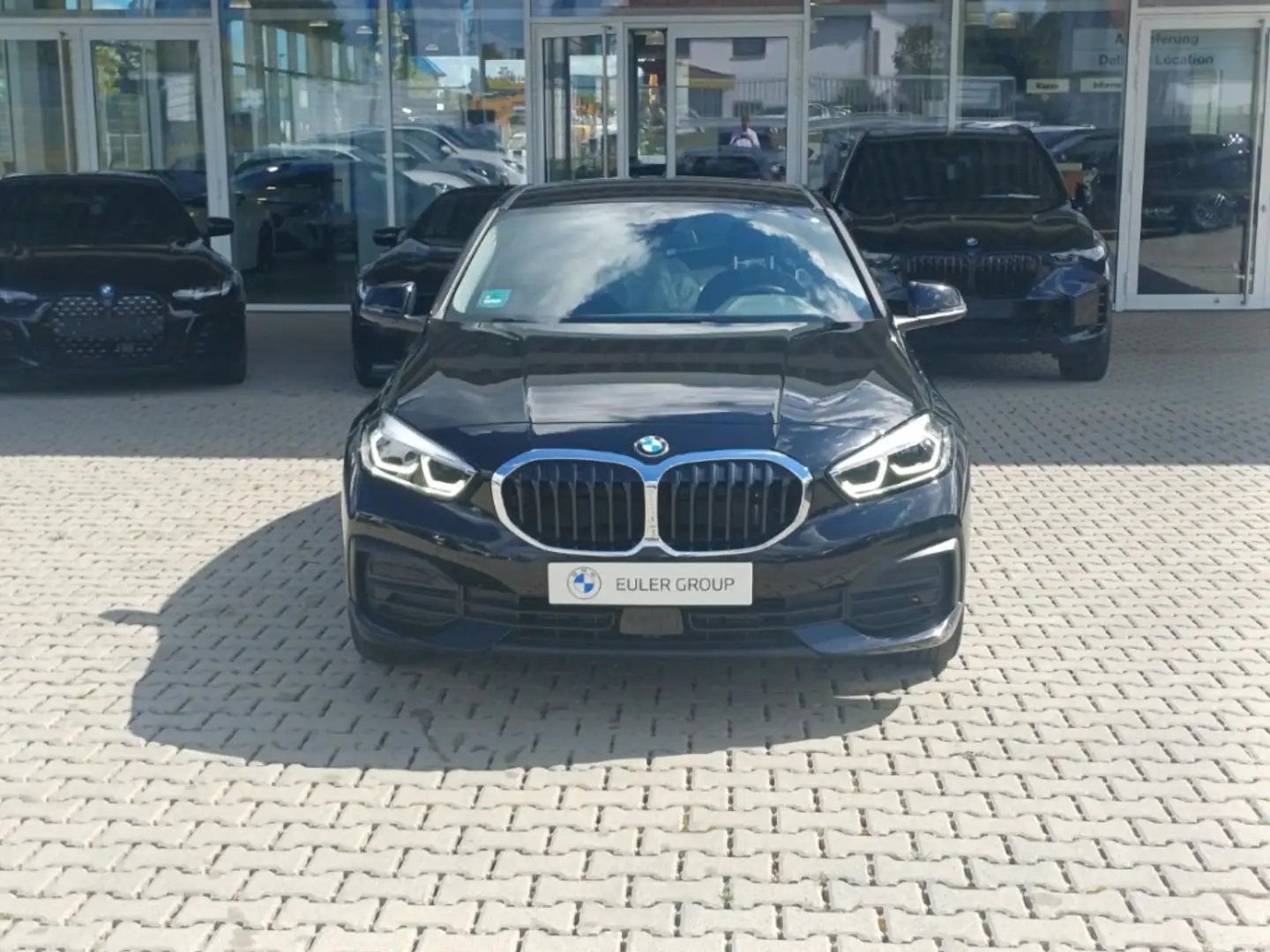 BMW 118 i A 5-Türer Navi SHZ LED DAB PDC Noir - 2