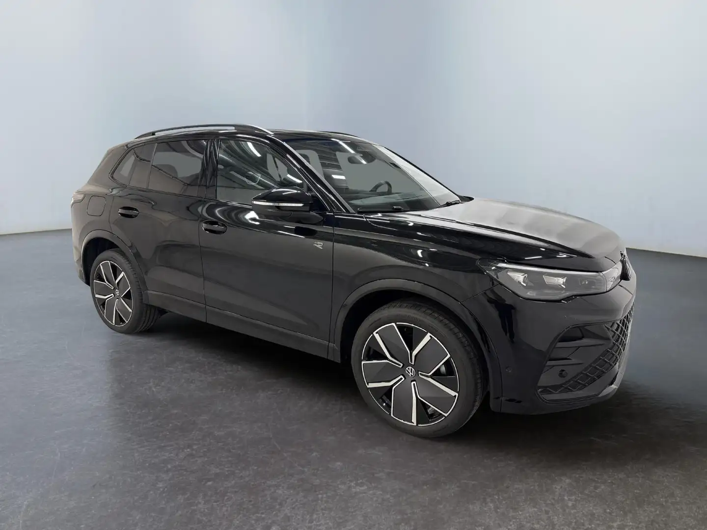 Volkswagen Tiguan R-Line 1.5 eTSI 150PS/110kW DSG7 2026 +AHK & PA... Schwarz - 1