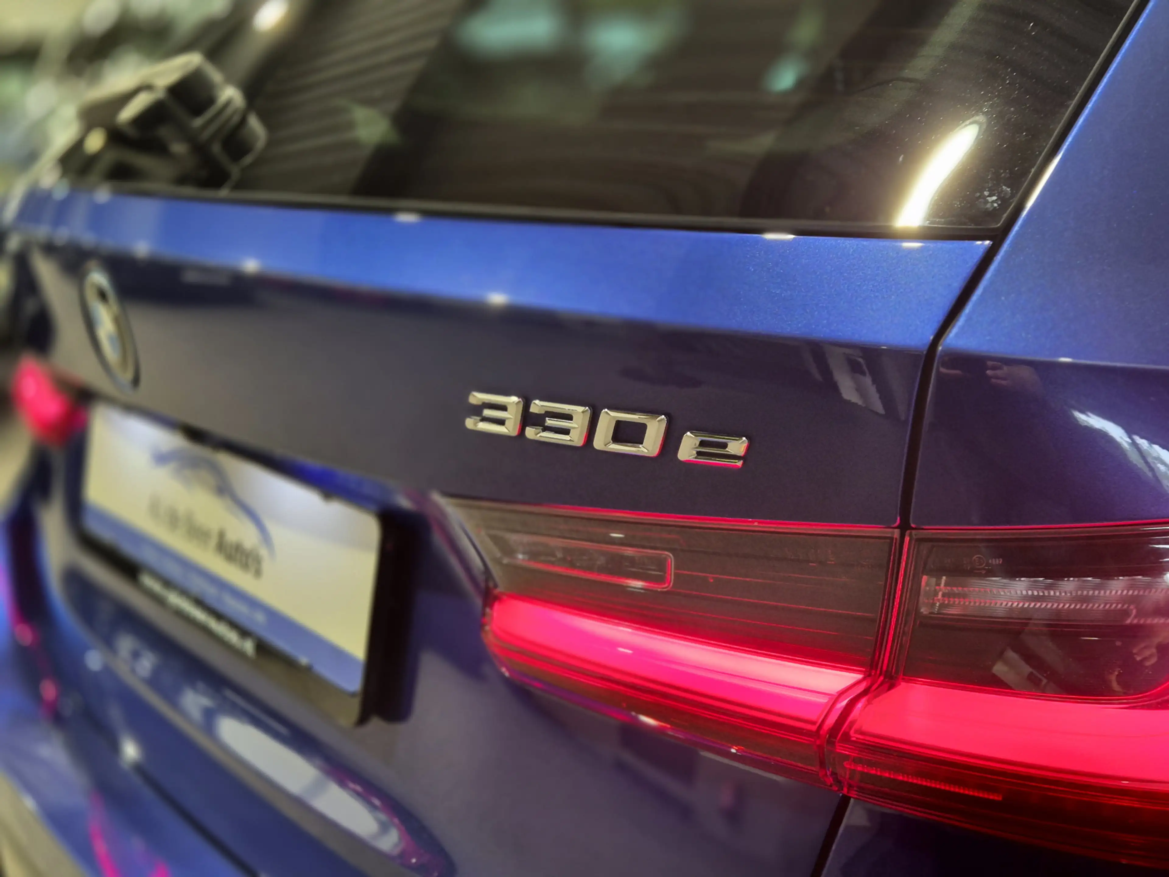 BMW 330 3-serie Touring 330e xDrive M-Sport | Panorama | H — photo 24