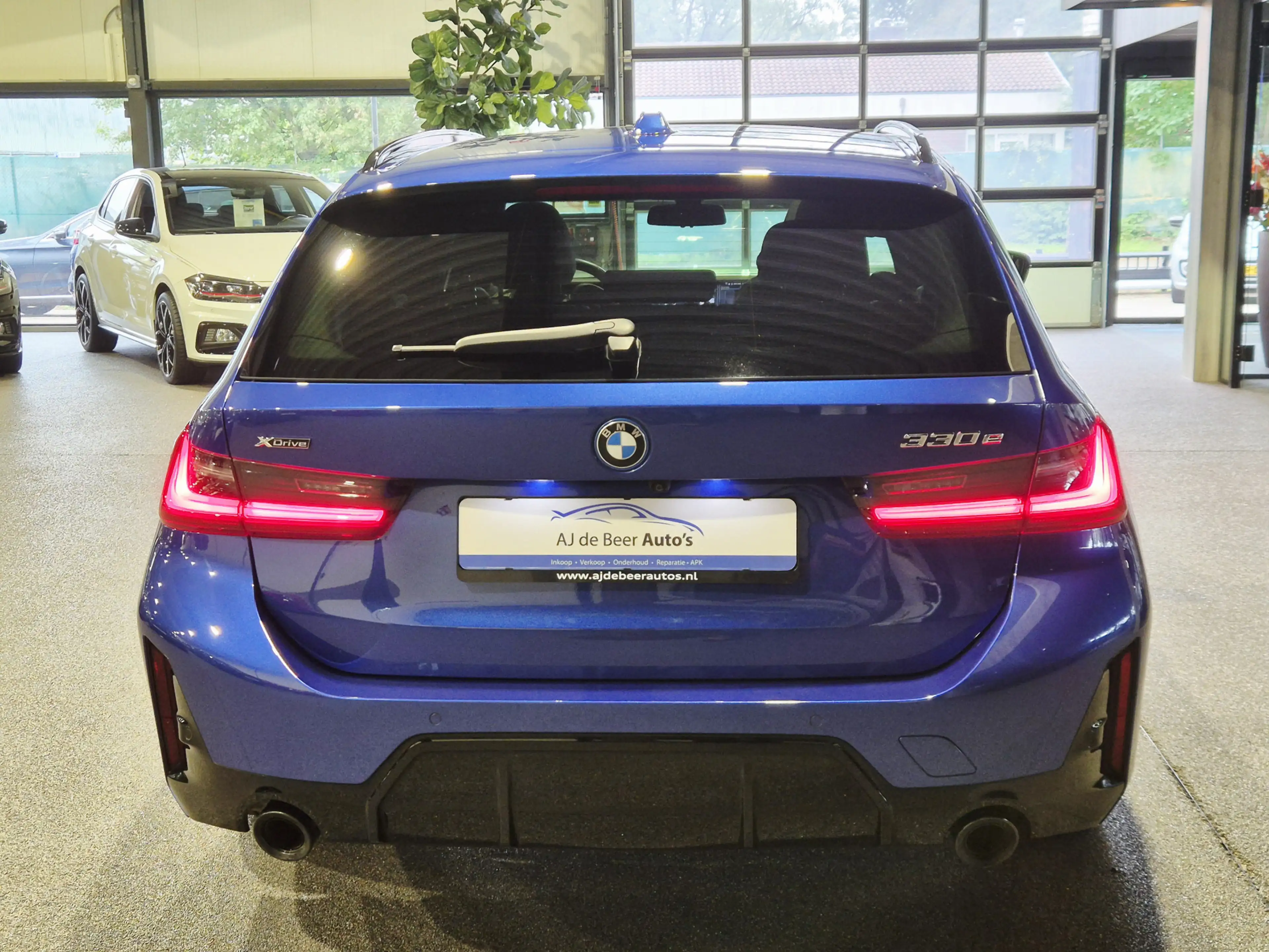 BMW 330 3-serie Touring 330e xDrive M-Sport | Panorama | H — photo 17