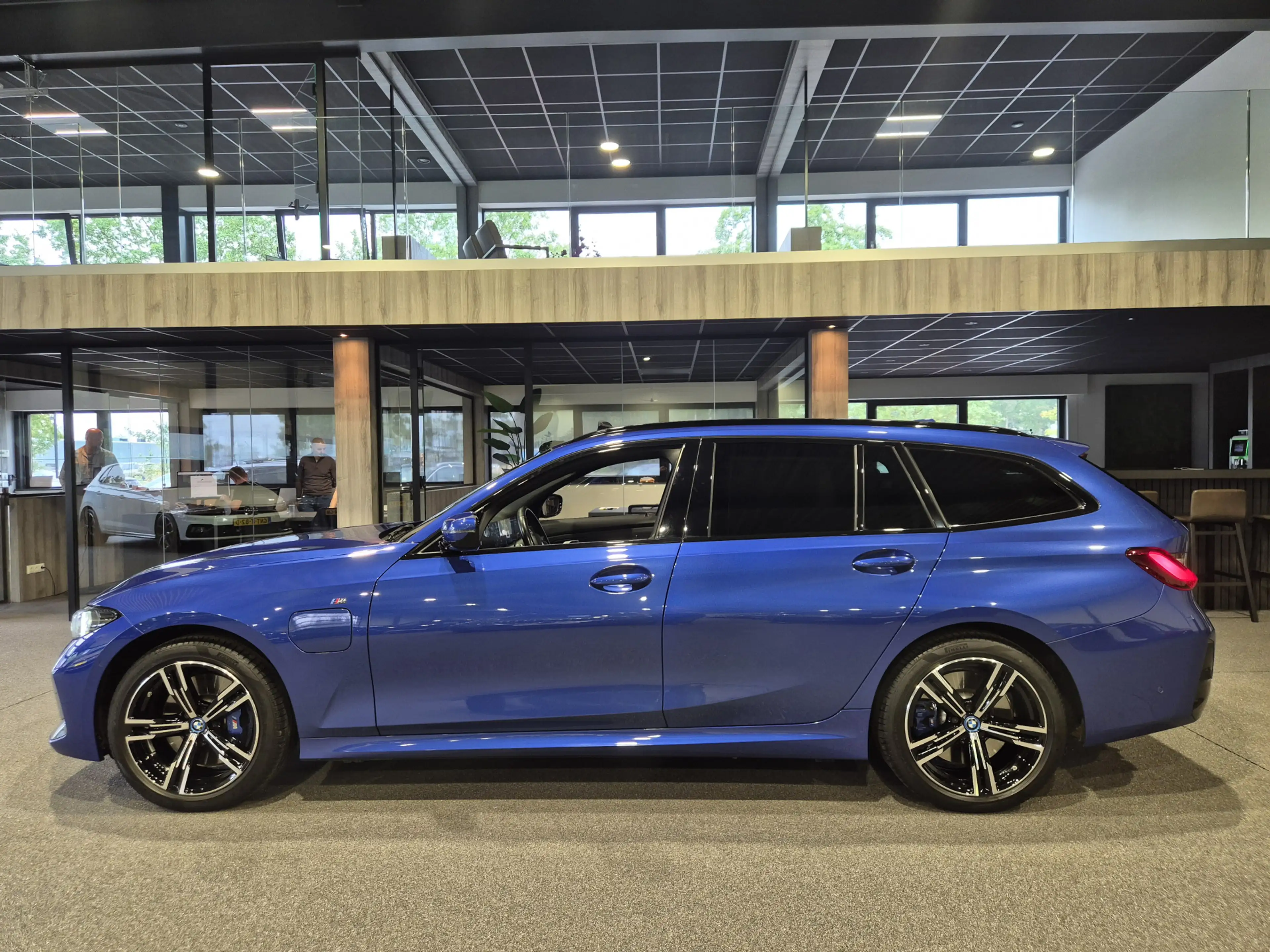BMW 330 3-serie Touring 330e xDrive M-Sport | Panorama | H — photo 16