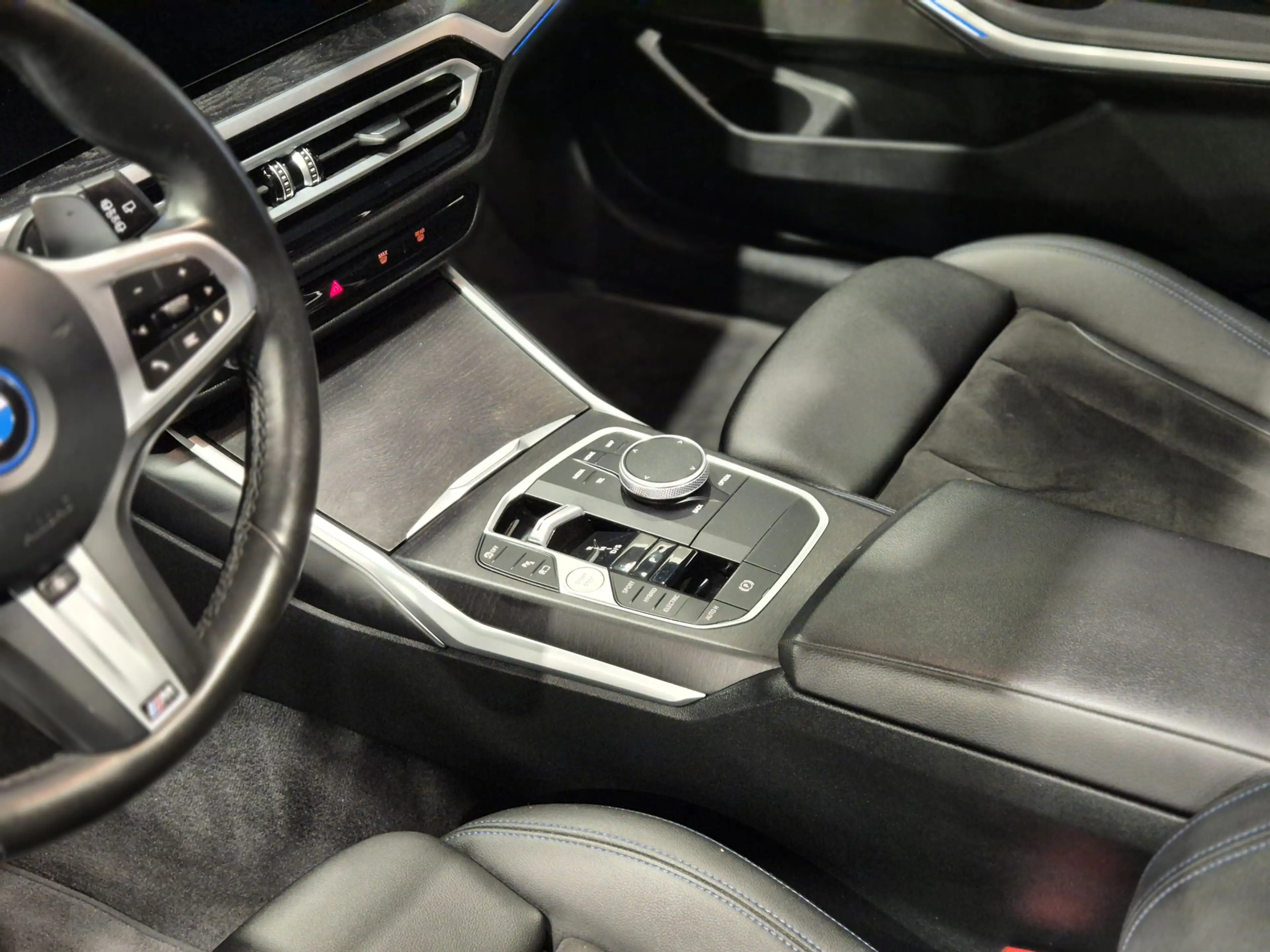 BMW 330 3-serie Touring 330e xDrive M-Sport | Panorama | H — photo 31