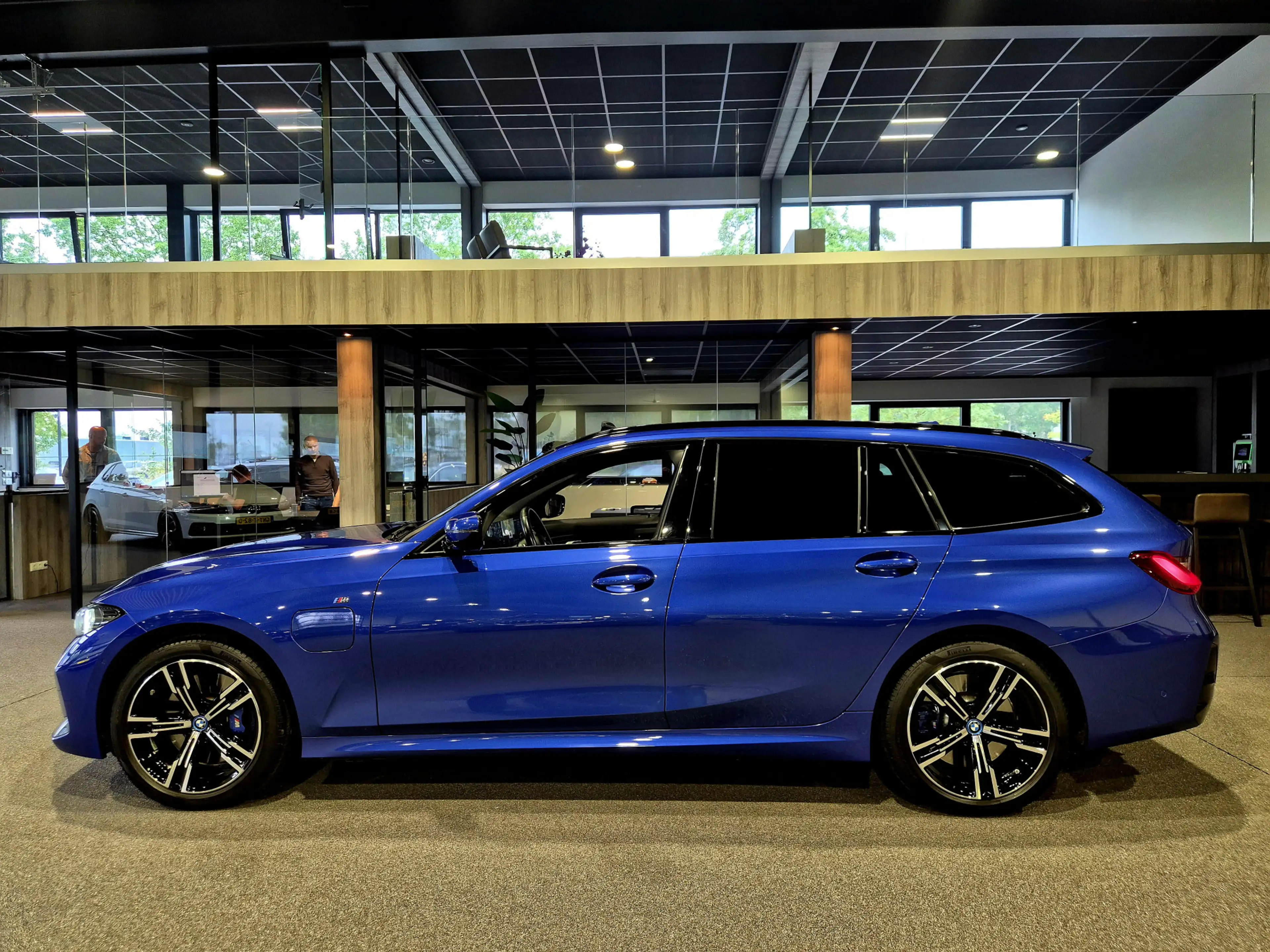 BMW 330 3-serie Touring 330e xDrive M-Sport | Panorama | H — photo 13