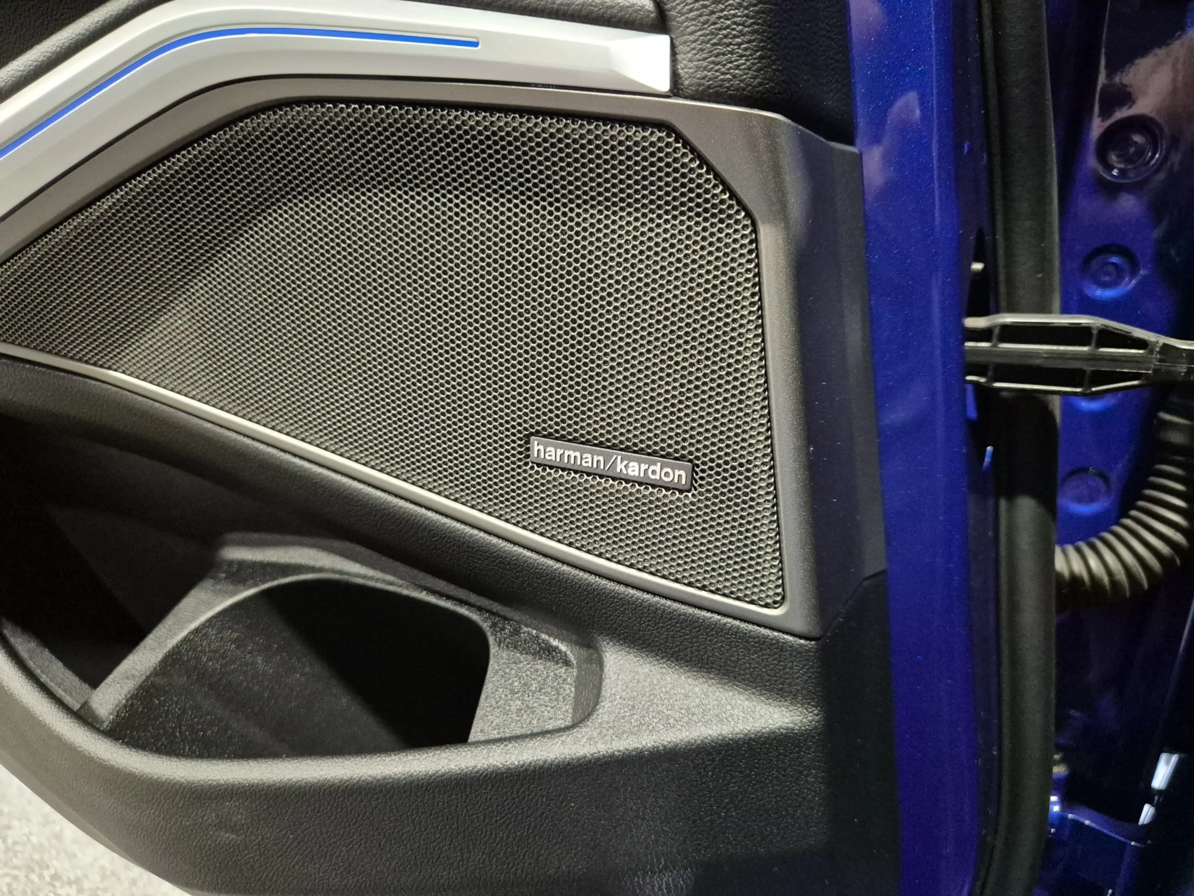 BMW 330 3-serie Touring 330e xDrive M-Sport | Panorama | H — photo 29