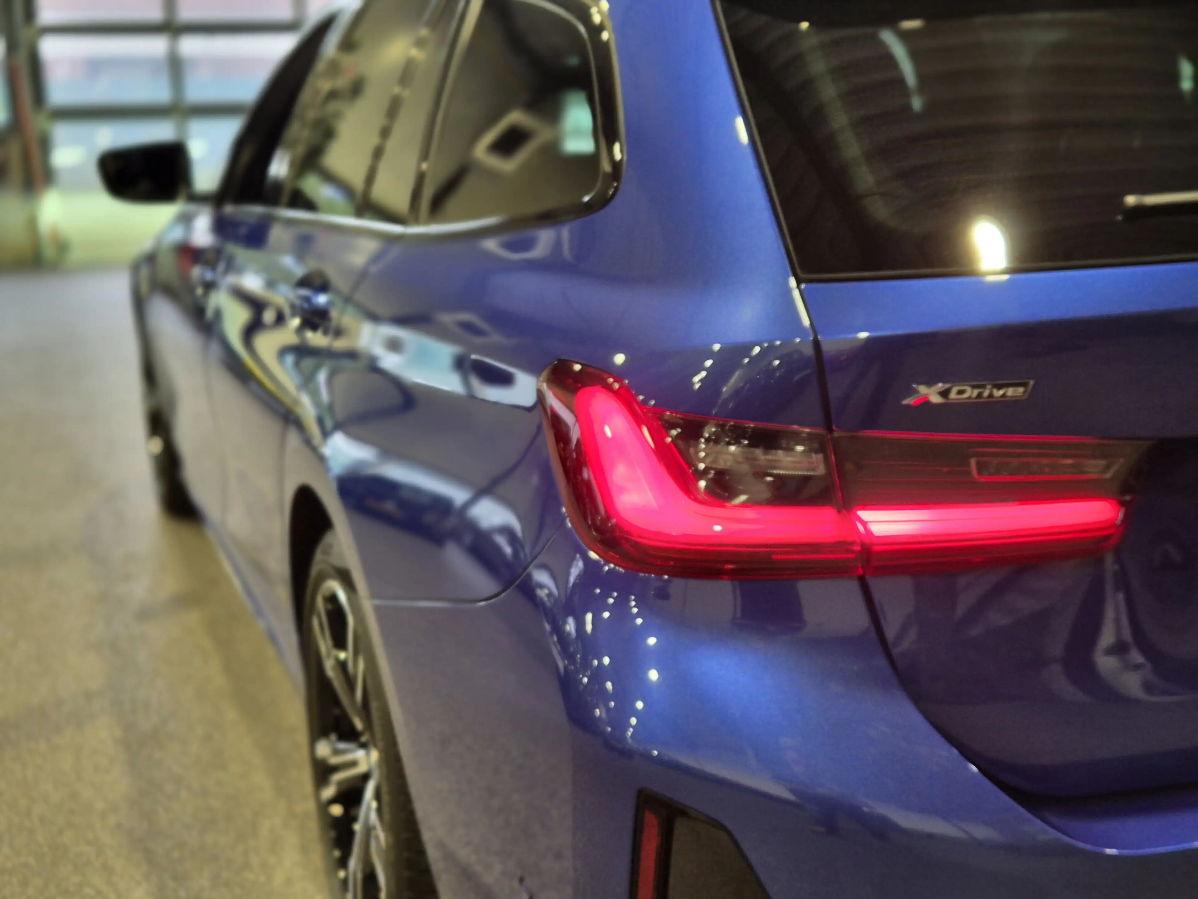 BMW 330 3-serie Touring 330e xDrive M-Sport | Panorama | H — photo 21