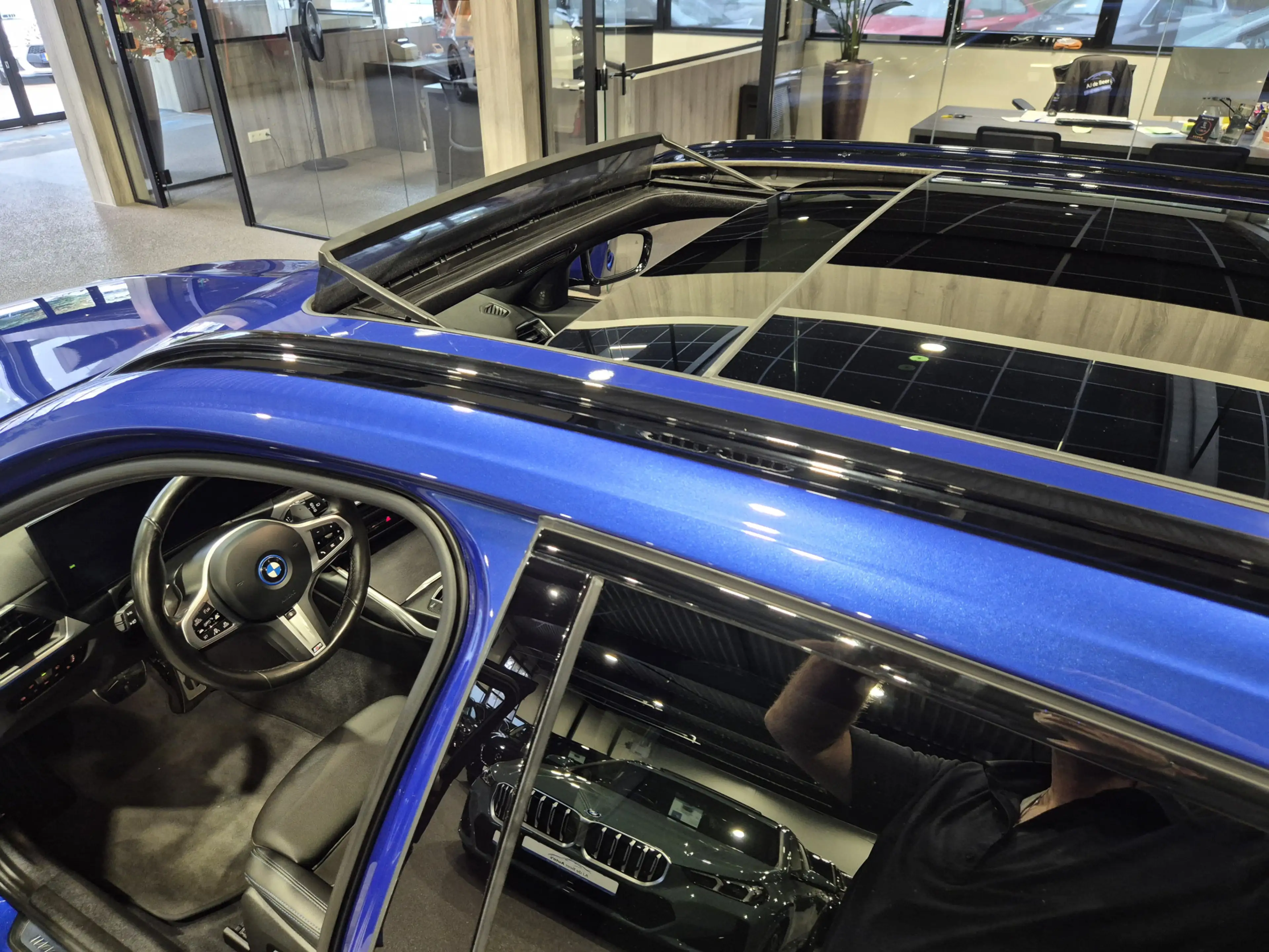 BMW 330 3-serie Touring 330e xDrive M-Sport | Panorama | H — photo 30