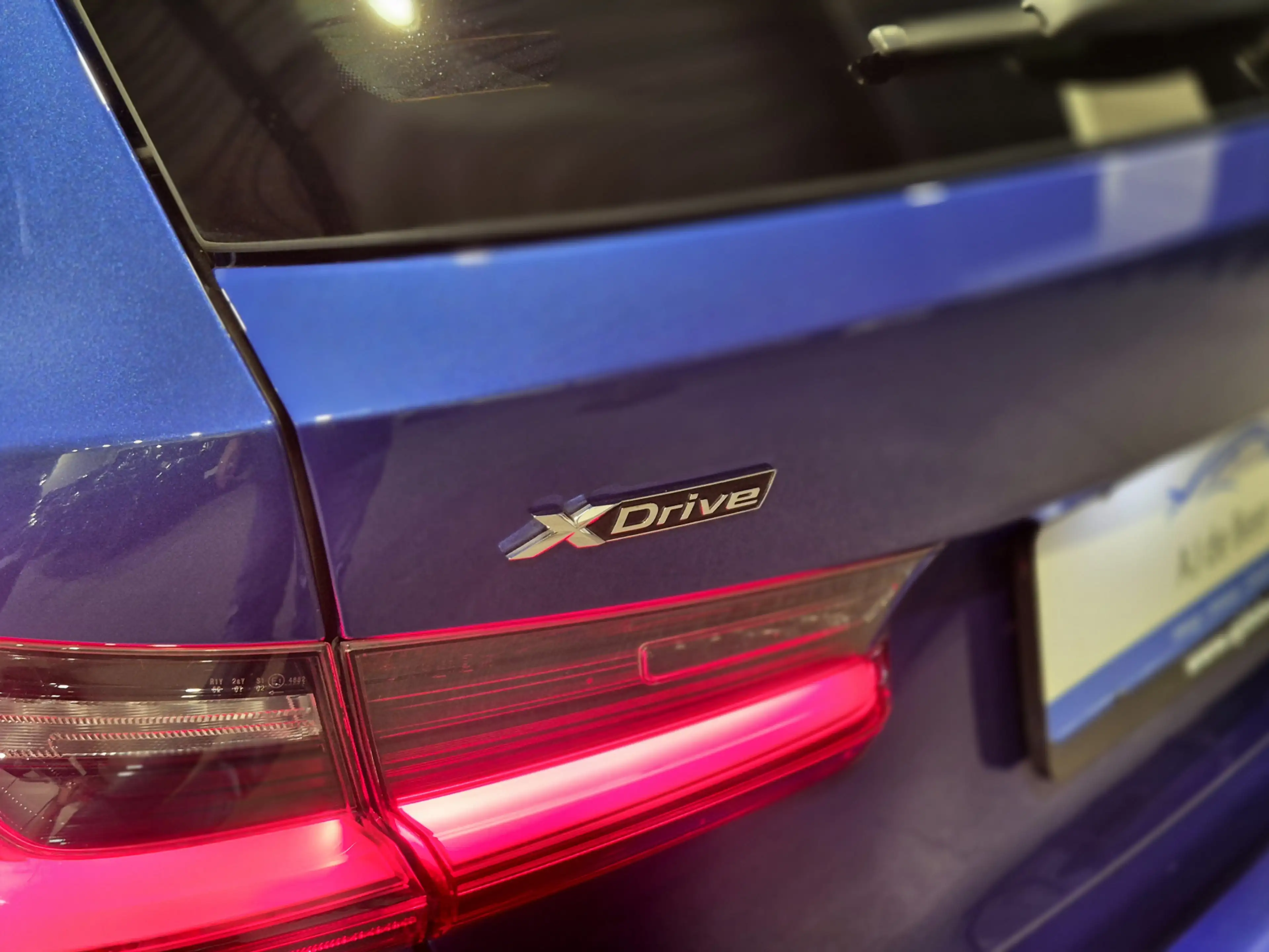 BMW 330 3-serie Touring 330e xDrive M-Sport | Panorama | H — photo 23